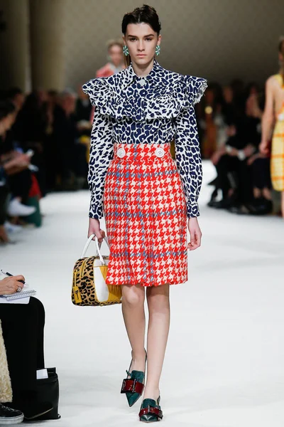 Look 27